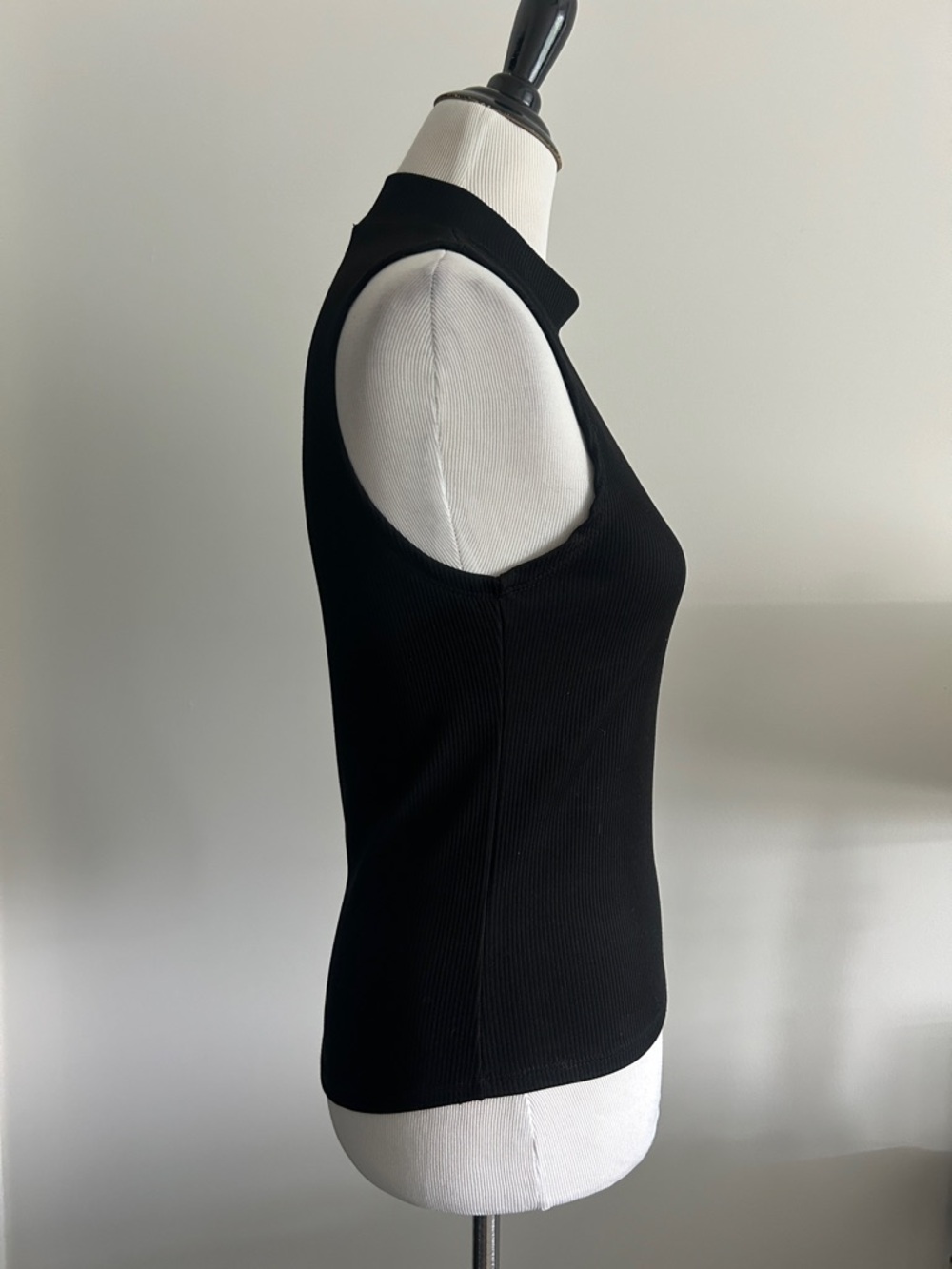 Bagatelle M fitted Sleeveless Mock Neck Ribbed Tank Top - Black